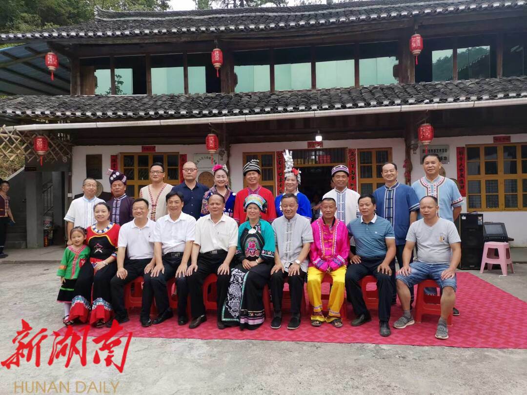 城步开展活动纪念中央红军长征经城步88周年和“八一”建军节95周年_邵阳头条网